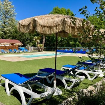 Transats espace piscine camping eau vive