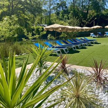 Transats espace piscine camping eau vive